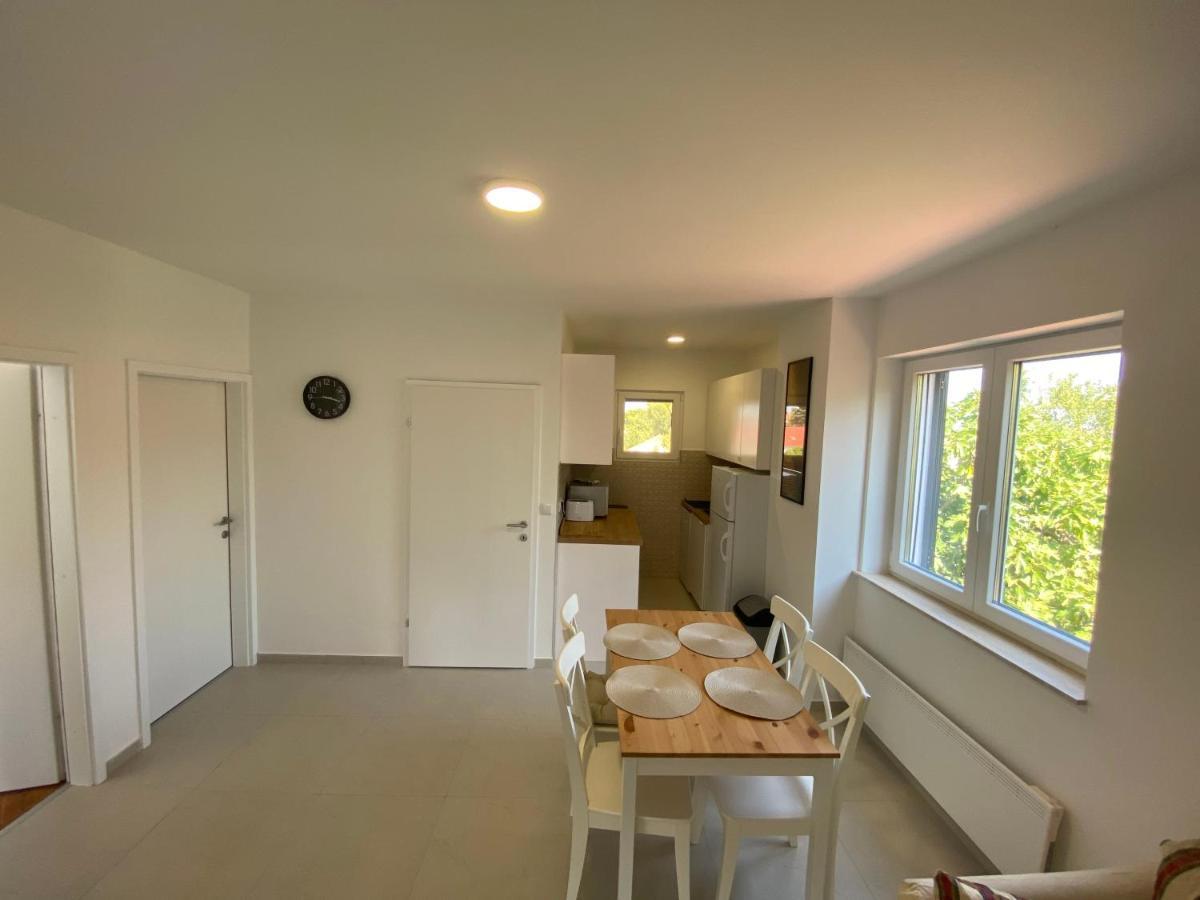 Maris Apartment *
